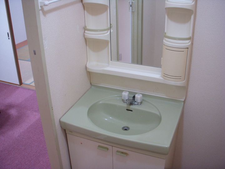 道端ビルの内装