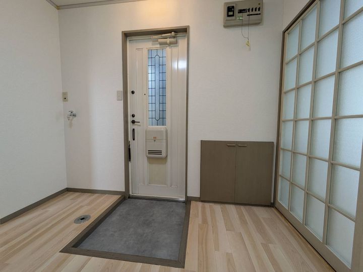 フレンドシップ中川原Iの玄関