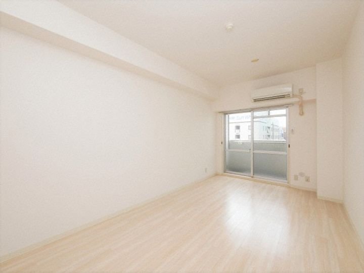 エルデ大手前の居間
