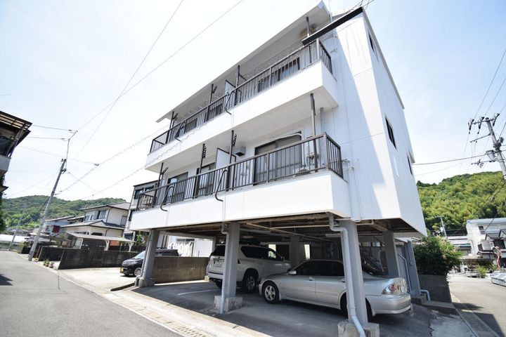 ロイヤルハイツ 202の外観