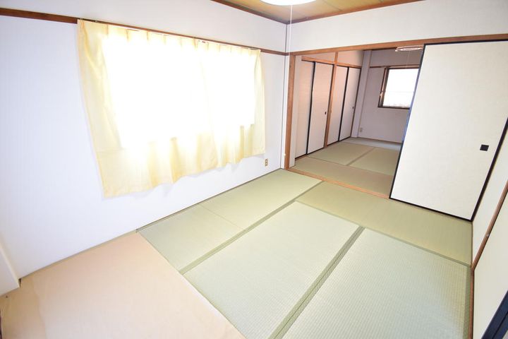 ロイヤルハイツ 202の居間
