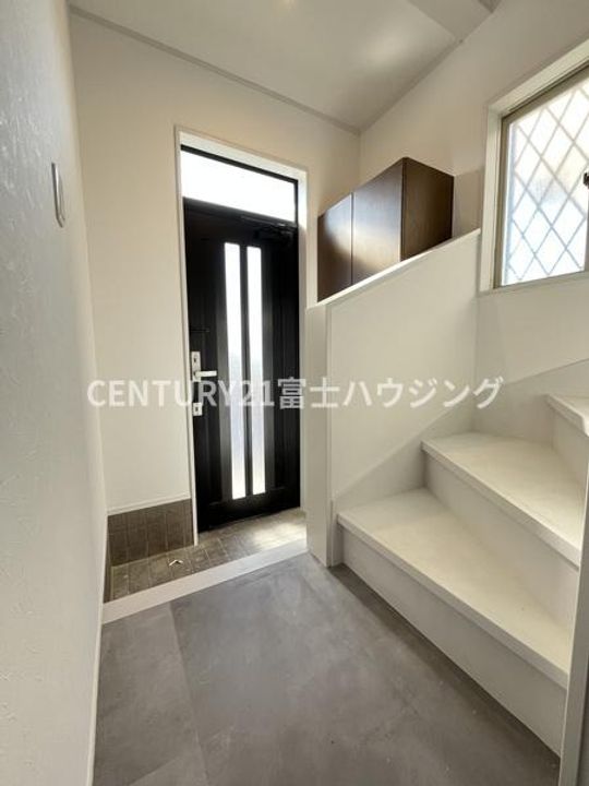 神奈川県藤沢市鵠沼海岸6(一戸建)の賃貸物件の玄関