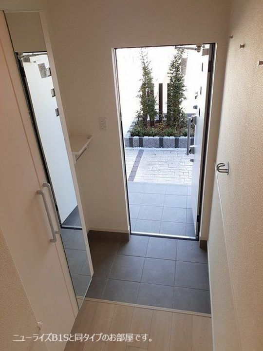 大阪府東大阪市中石切町5(アパート)の賃貸物件の玄関