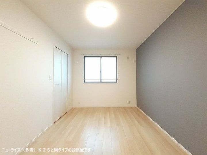 プラウド四屋 IIの居間