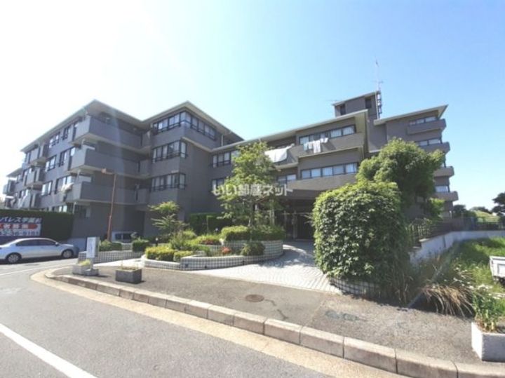グランドパレス学園前の外観