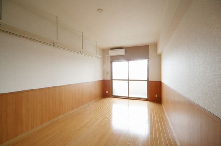 フォレスタ川崎医大西の居間