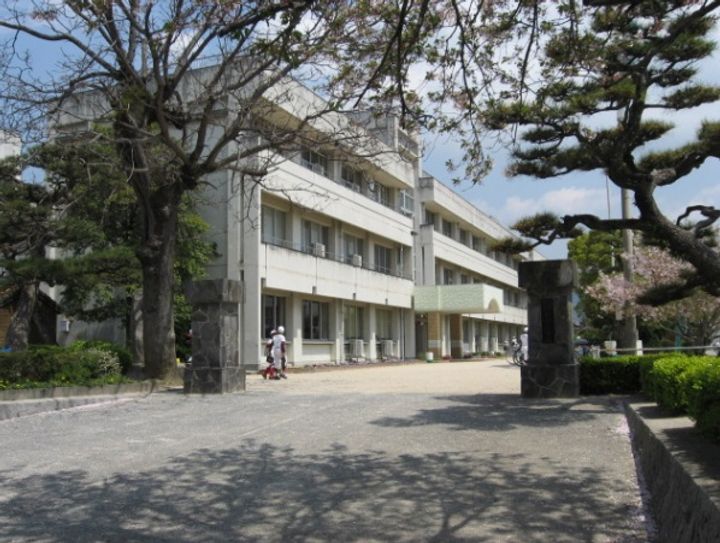 栄町ビルの周辺