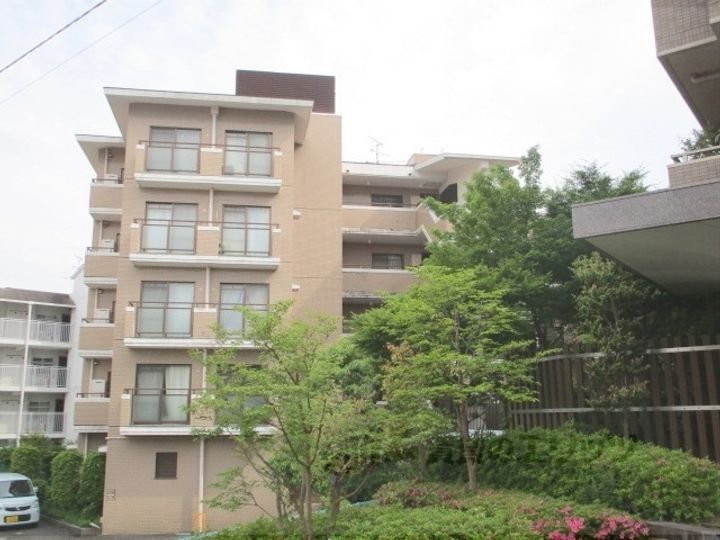 パーク・ノヴァあやめ池の外観