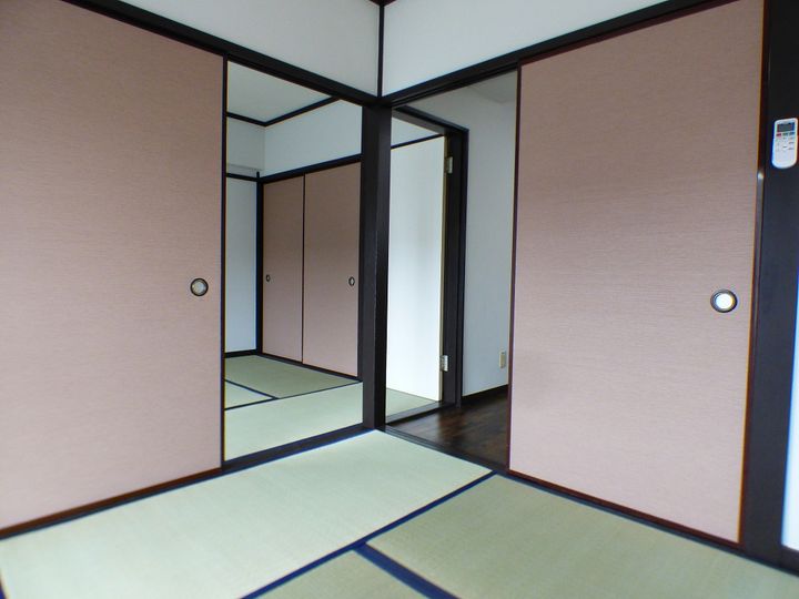 ショウサンハイツの居間