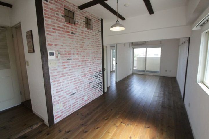 大和屋ビルの居間