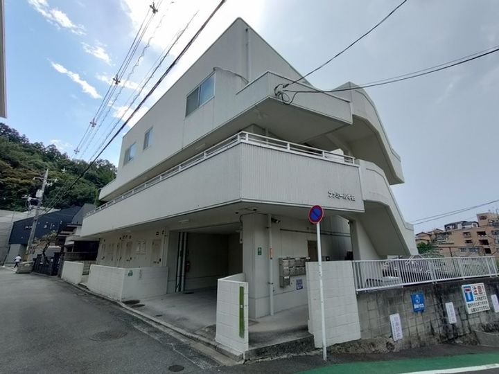 ファミール牛田の外観