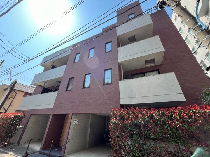 東京都新宿区内藤町(マンション)の賃貸物件の外観