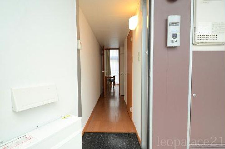 レオパレスブルージュの玄関