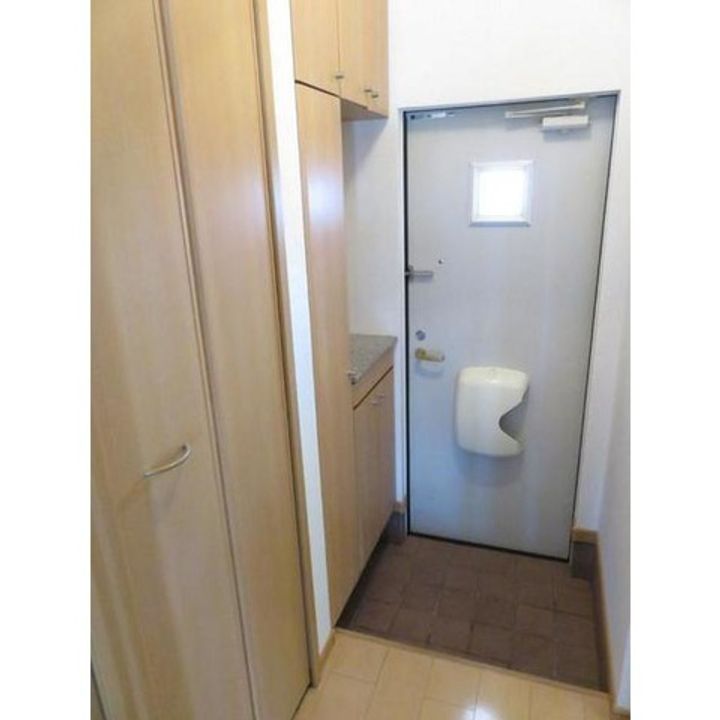 ラフレシール Aの玄関