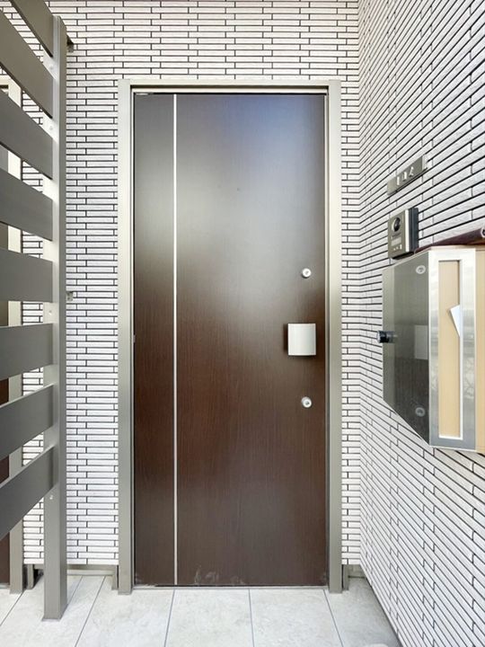 ウィステリア東雪谷の玄関