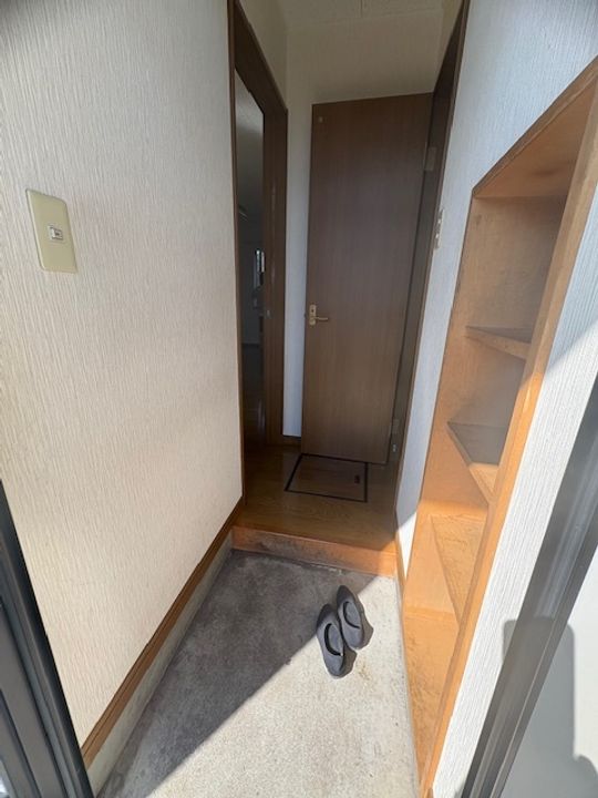 北海道川上郡標茶町虹別原野67線108-24 コスモス2000の玄関