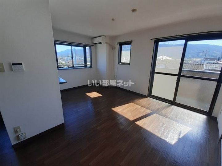 フォブール善導寺の居間