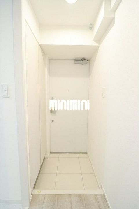 コンフォリア日暮里の玄関