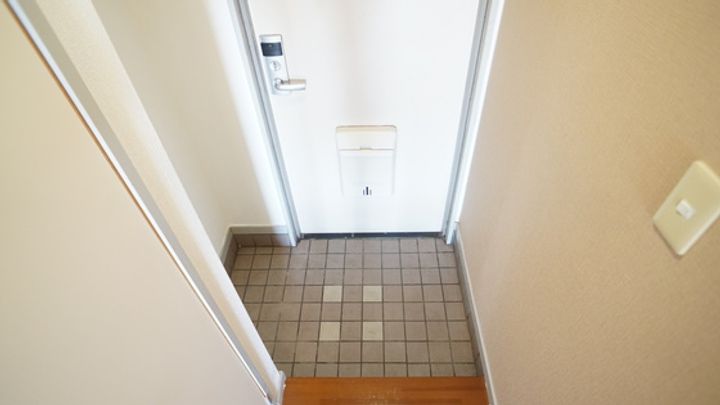 マンションアミーアミーの玄関