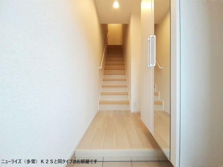 プラウド四屋 IIの玄関