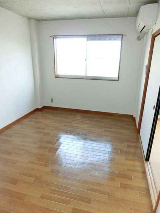 エルディム田口Aの居間