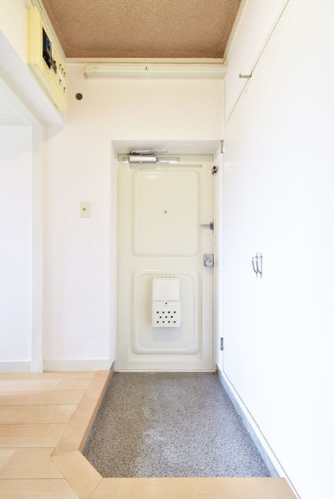 UR岩成台の玄関