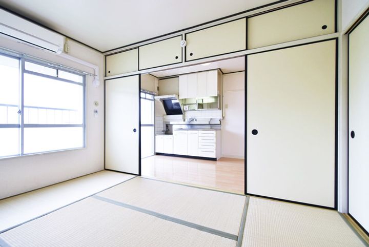 UR岩成台の居間