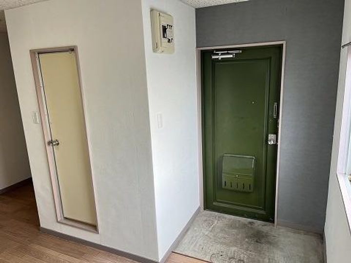 コーポ山岸の玄関