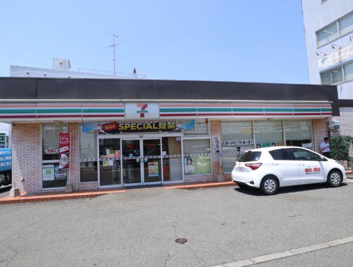 フローレス祐の周辺