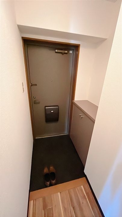 ラ・クール庭瀬の玄関