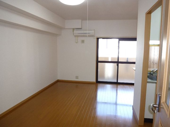サンシャイン土器屋の居間