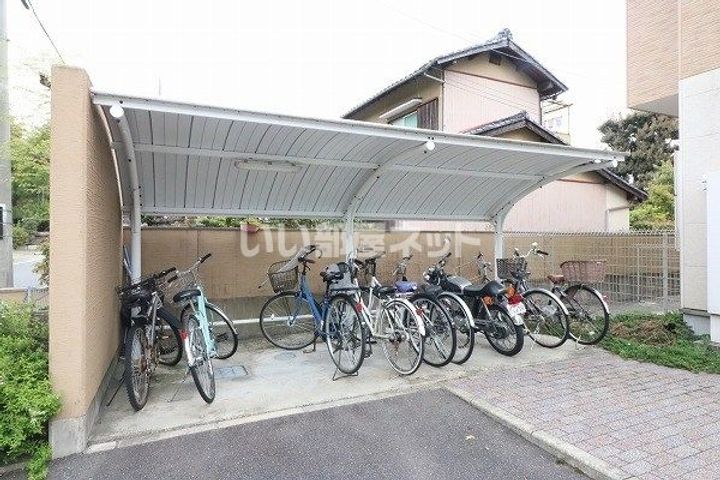 京都府京都市右京区山越東町の賃貸アパートの地図