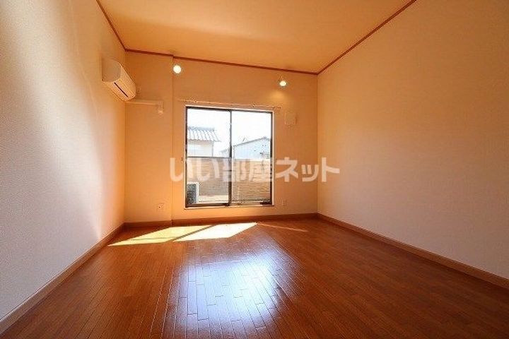 京都府京都市右京区山越東町の賃貸アパートの居間