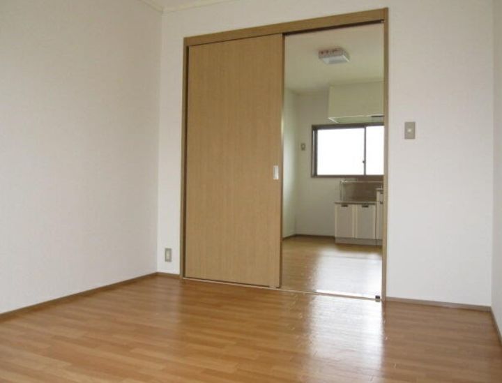 ロワール菅原の居間