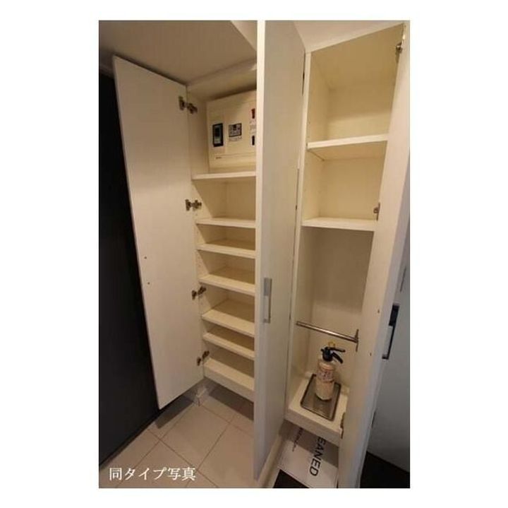 東京都世田谷区駒沢2(マンション)の賃貸物件の玄関