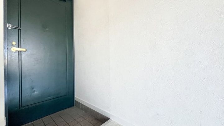 アークビルの玄関