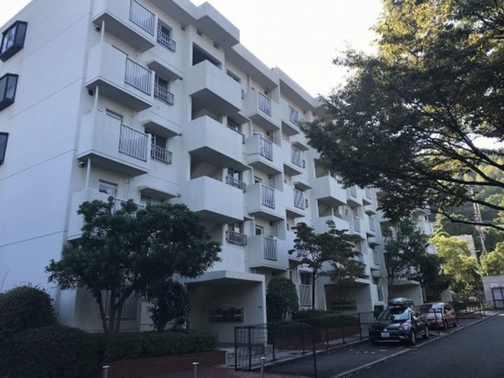 鈴が峰第5団地2号棟の外観