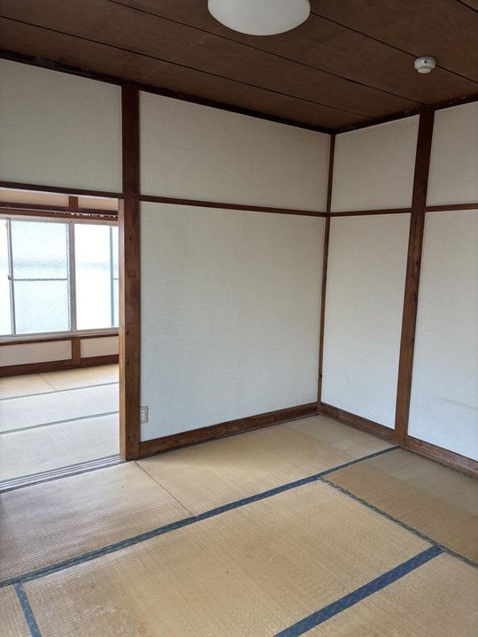 昌美荘の居間