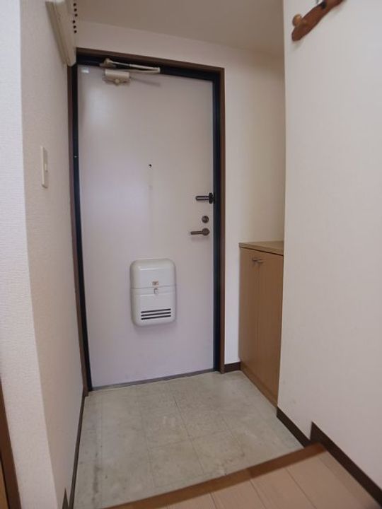 福島県いわき市平正月町(マンション)の賃貸物件の玄関