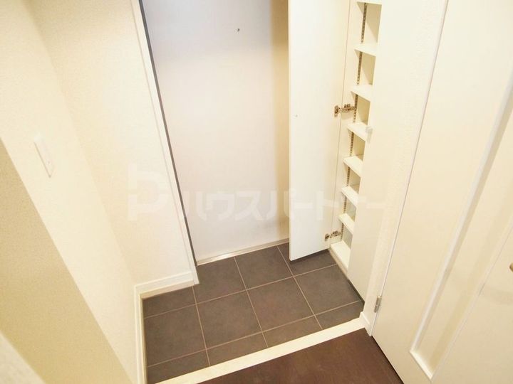 千葉県船橋市湊町2(マンション)の賃貸物件の玄関