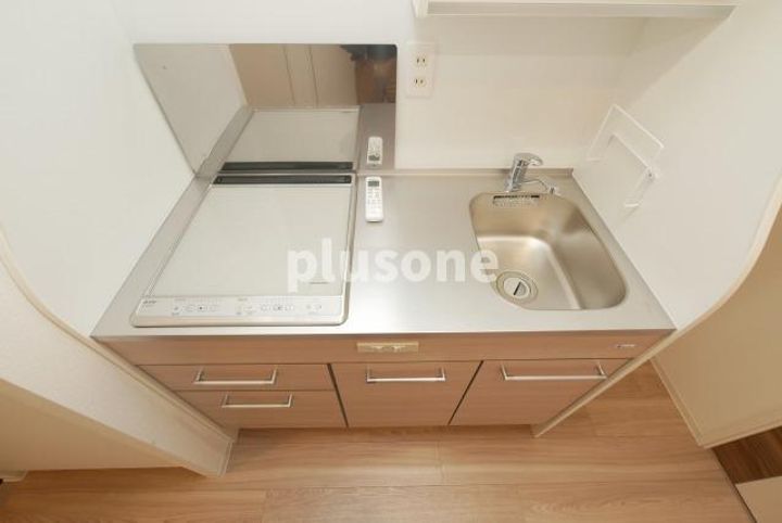 セレニテ難波グランデシュッドのキッチン