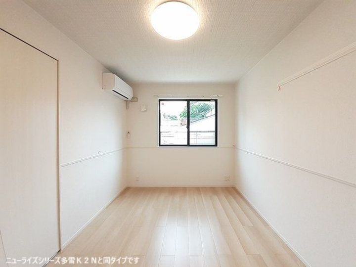 プラウド四屋 Iの居間