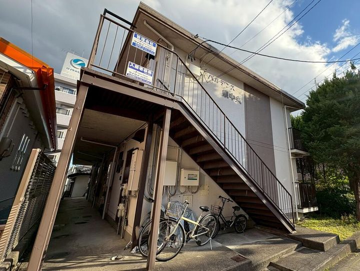 パルデンス泉中央の外観