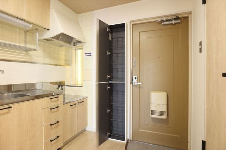 館アズビックの玄関