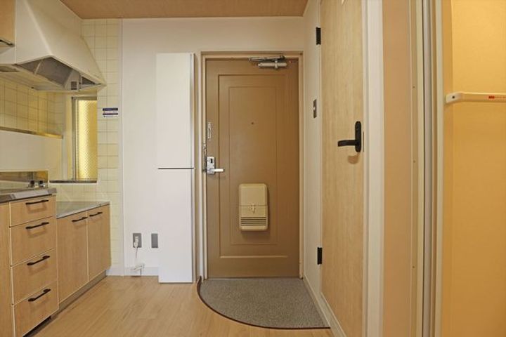 館アズビックの玄関