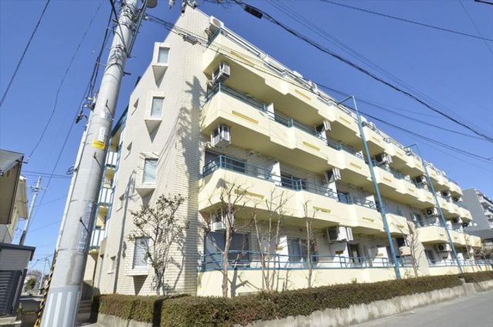 館アズビックの外観