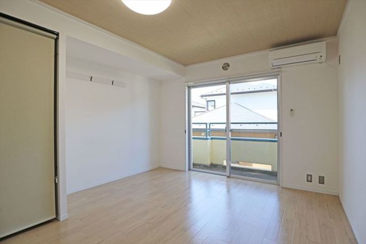 館アズビックの居間