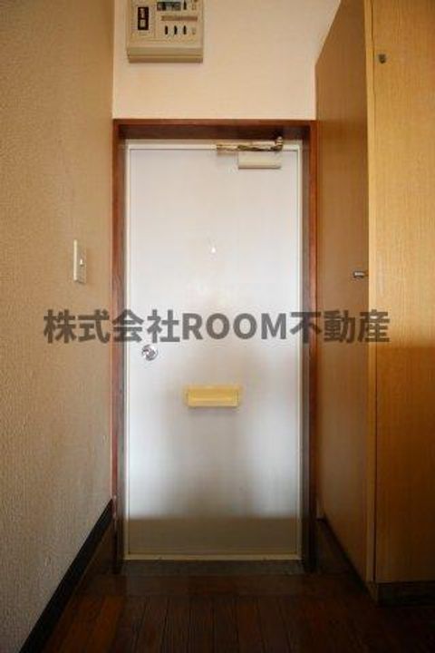 あいらんど花繰 Bの玄関