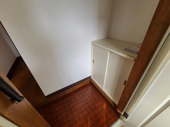 メゾン高屋敷の玄関