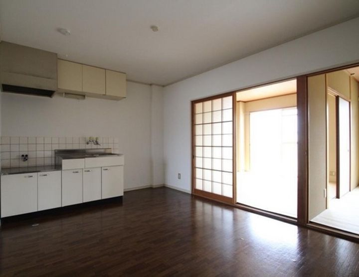 サクシード今の居間